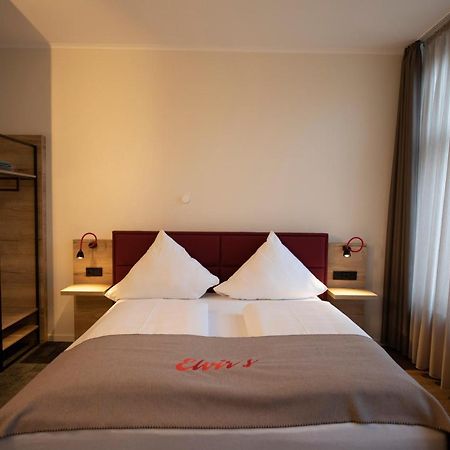 Hotel Restaurant Zur Linde Westerstede Eksteriør billede