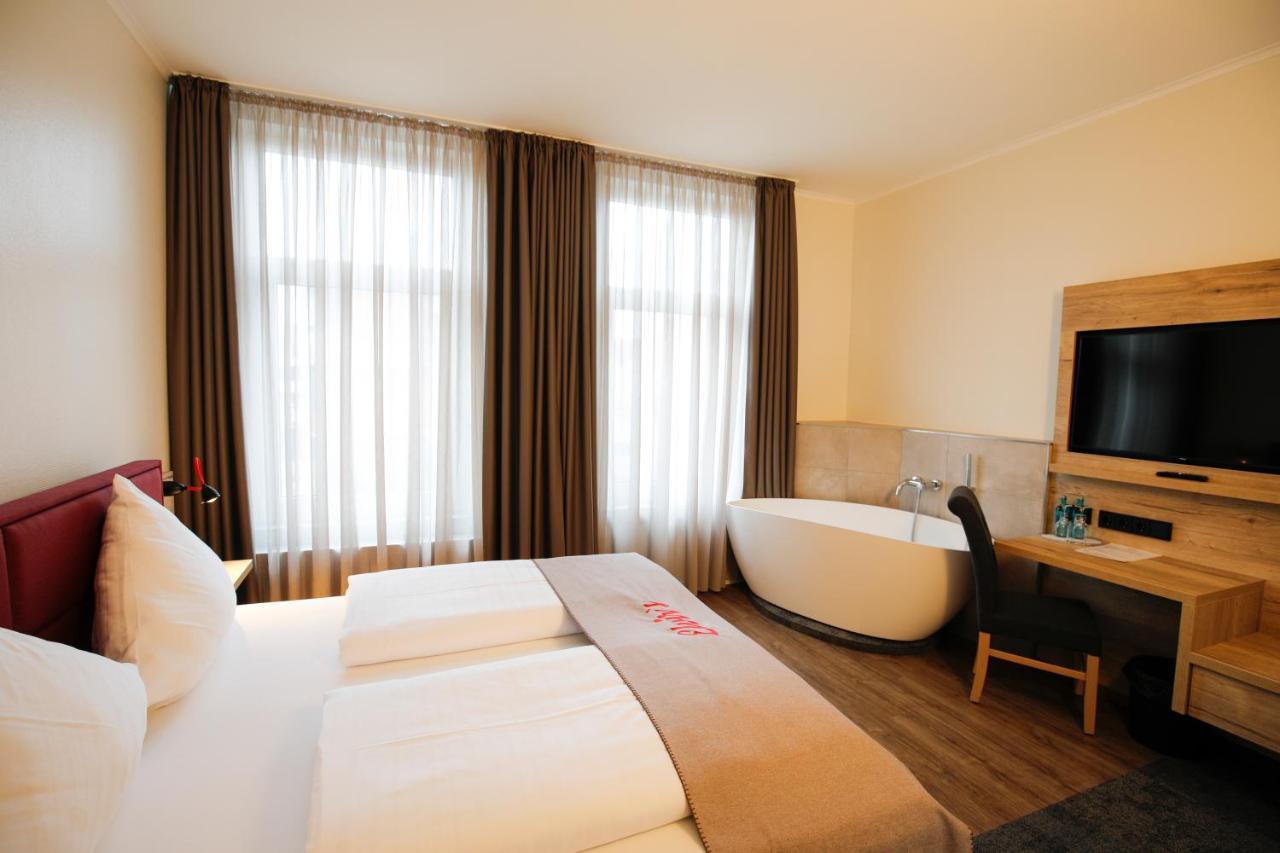 Hotel Restaurant Zur Linde Westerstede Eksteriør billede