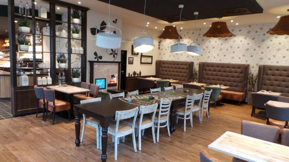 Hotel Restaurant Zur Linde Westerstede Eksteriør billede